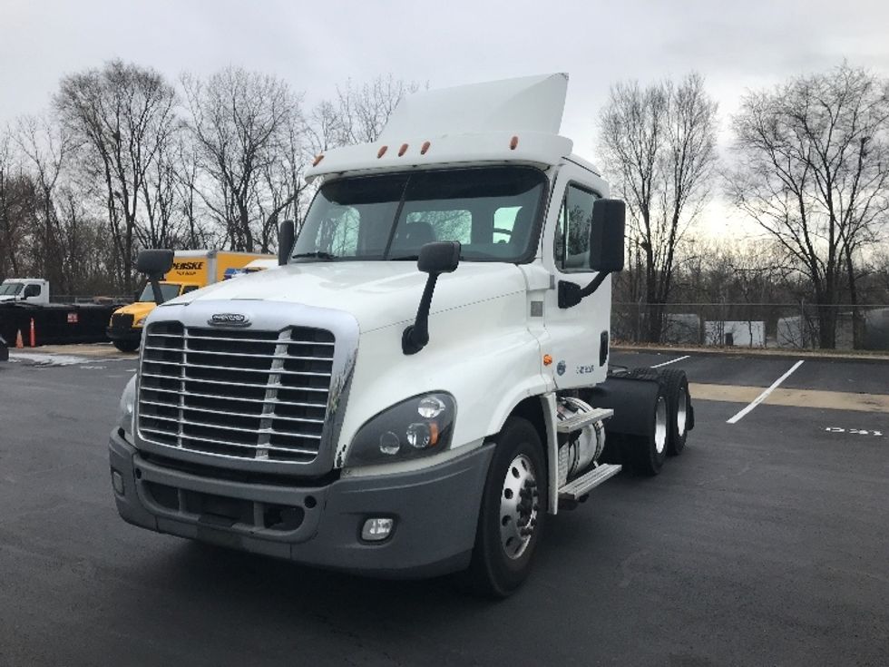 Day Cab Tractor-Heavy Duty Tractors-Freightliner-2019-Cascadia 12564ST-Bensalem-PA-504,244\n\t\tmiles-$ 28,750 - Image 3