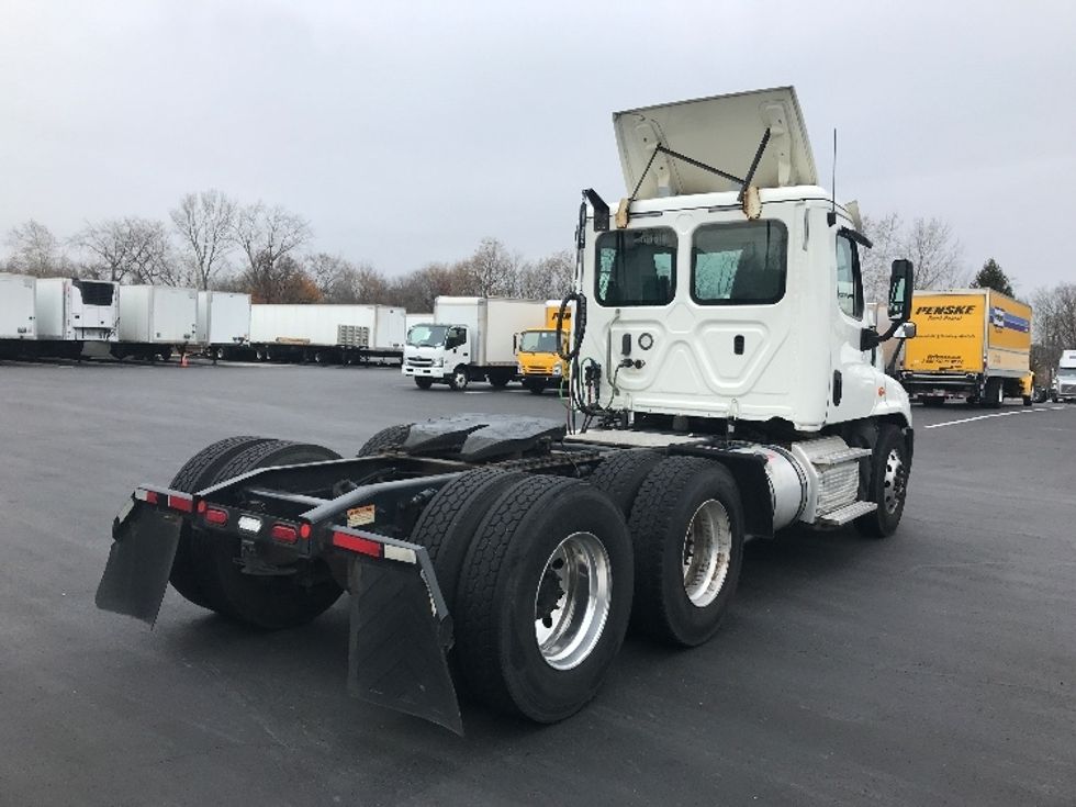Day Cab Tractor-Heavy Duty Tractors-Freightliner-2019-Cascadia 12564ST-Bensalem-PA-504,244\n\t\tmiles-$ 28,750 - Image 7