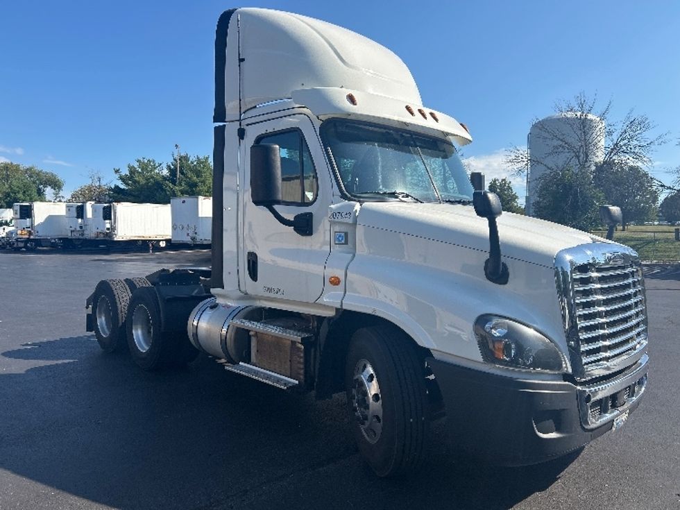 Day Cab Tractor-Heavy Duty Tractors-Freightliner-2019-Cascadia 12564ST-Bethlehem-PA-377,905\n\t\tmiles-$ 36,250 - Image 1