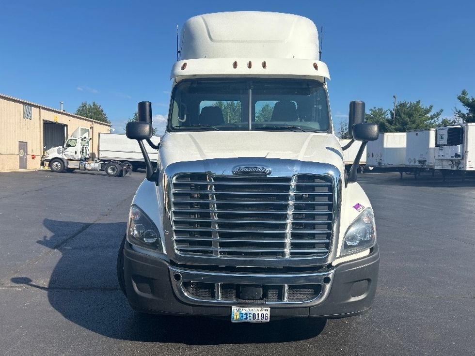 Day Cab Tractor-Heavy Duty Tractors-Freightliner-2019-Cascadia 12564ST-Bethlehem-PA-377,905\n\t\tmiles-$ 36,250 - Image 2