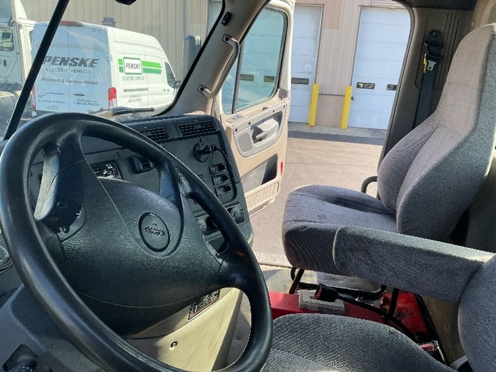 Day Cab Tractor-Heavy Duty Tractors-Freightliner-2019-Cascadia 12564ST-Bethlehem-PA-410,276\n\t\tmiles-$ 45,000 - Image 10