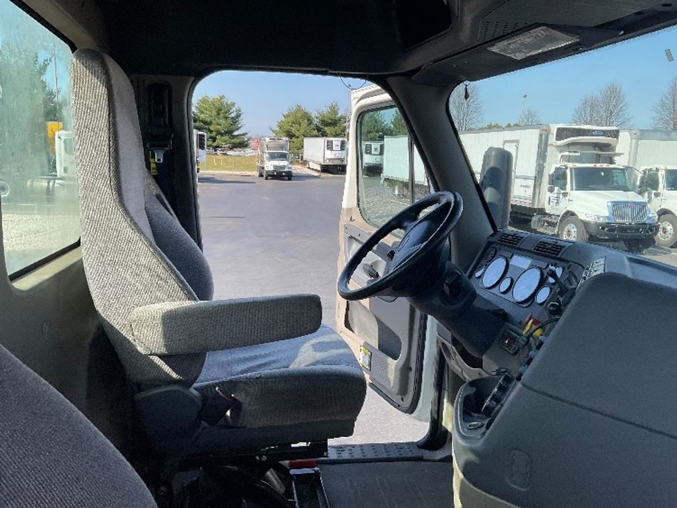 Day Cab Tractor-Heavy Duty Tractors-Freightliner-2019-Cascadia 12564ST-Bethlehem-PA-410,276\n\t\tmiles-$ 45,000 - Image 14