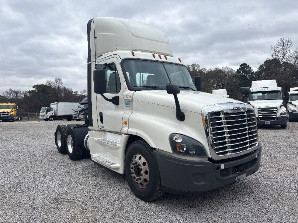 Day Cab Tractor-Heavy Duty Tractors-Freightliner-2019-Cascadia 12564ST-Birmingham-AL-194,168\n\t\tmiles-$ 54,250 - Image 1
