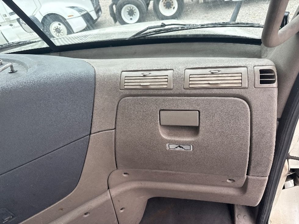 Day Cab Tractor-Heavy Duty Tractors-Freightliner-2019-Cascadia 12564ST-Birmingham-AL-194,168\n\t\tmiles-$ 54,250 - Image 11