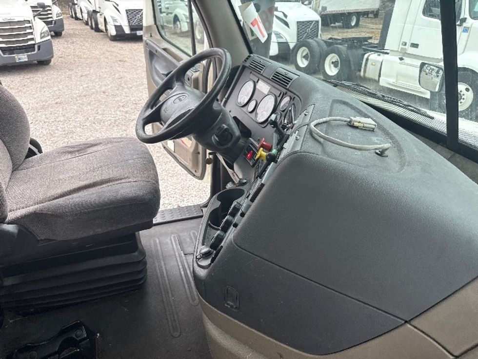 Day Cab Tractor-Heavy Duty Tractors-Freightliner-2019-Cascadia 12564ST-Birmingham-AL-194,168\n\t\tmiles-$ 54,250 - Image 12