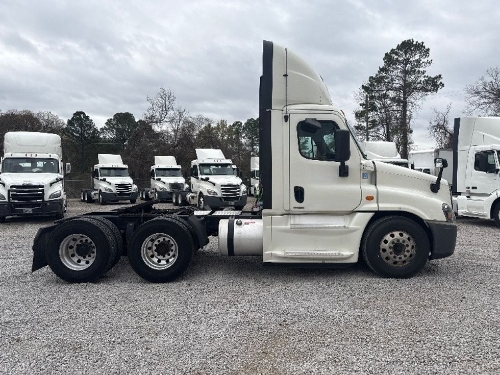 Day Cab Tractor-Heavy Duty Tractors-Freightliner-2019-Cascadia 12564ST-Birmingham-AL-194,168\n\t\tmiles-$ 54,250 - Image 15