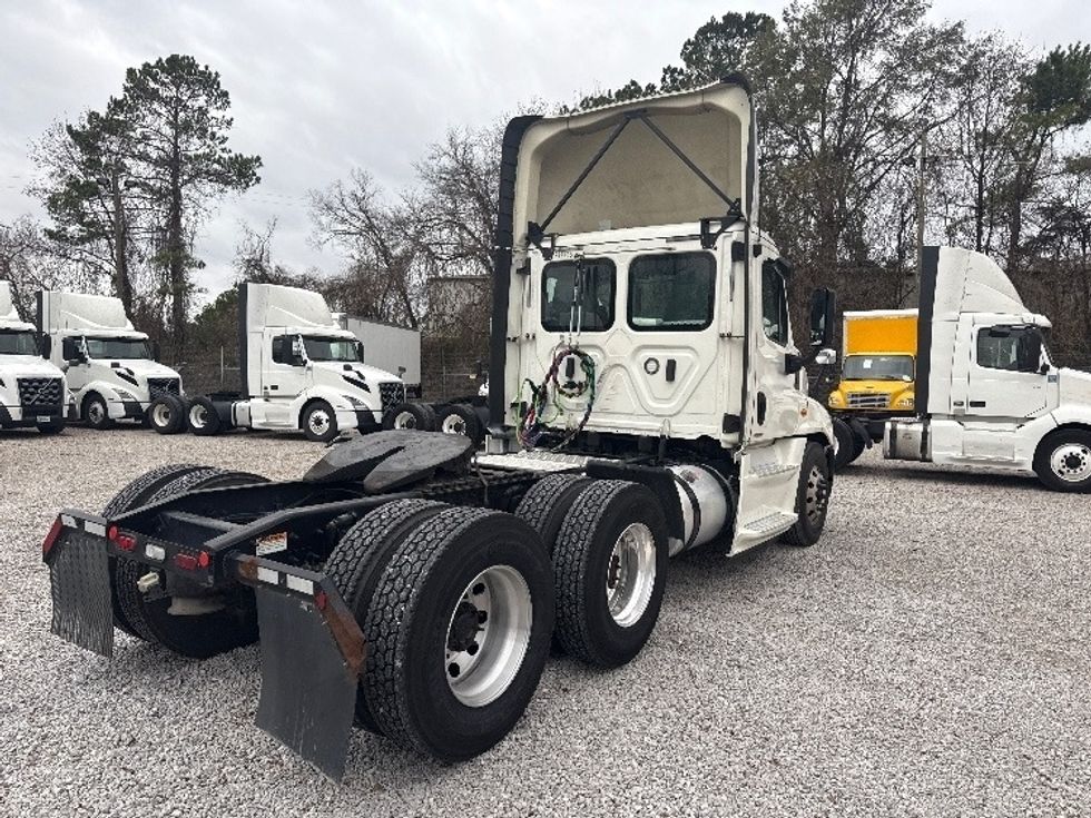 Day Cab Tractor-Heavy Duty Tractors-Freightliner-2019-Cascadia 12564ST-Birmingham-AL-194,168\n\t\tmiles-$ 54,250 - Image 16