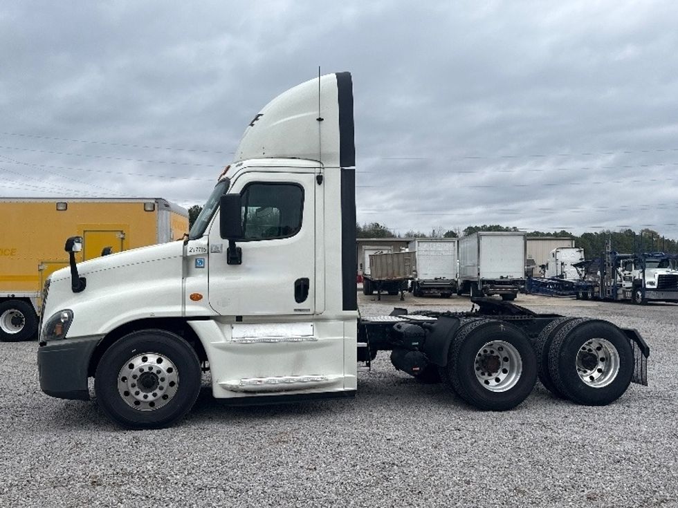 Day Cab Tractor-Heavy Duty Tractors-Freightliner-2019-Cascadia 12564ST-Birmingham-AL-194,168\n\t\tmiles-$ 54,250 - Image 4