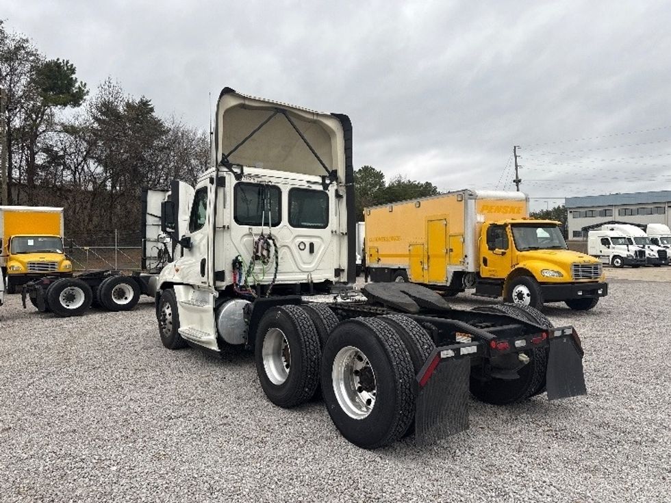 Day Cab Tractor-Heavy Duty Tractors-Freightliner-2019-Cascadia 12564ST-Birmingham-AL-194,168\n\t\tmiles-$ 54,250 - Image 5