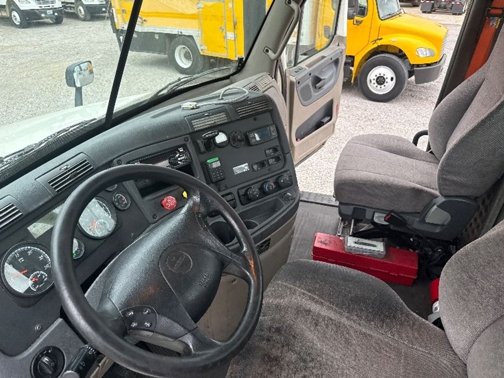 Day Cab Tractor-Heavy Duty Tractors-Freightliner-2019-Cascadia 12564ST-Birmingham-AL-194,168\n\t\tmiles-$ 54,250 - Image 8