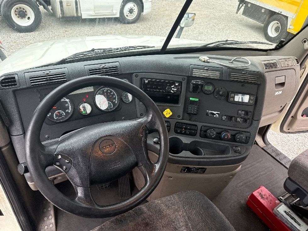 Day Cab Tractor-Heavy Duty Tractors-Freightliner-2019-Cascadia 12564ST-Birmingham-AL-194,168\n\t\tmiles-$ 54,250 - Image 9