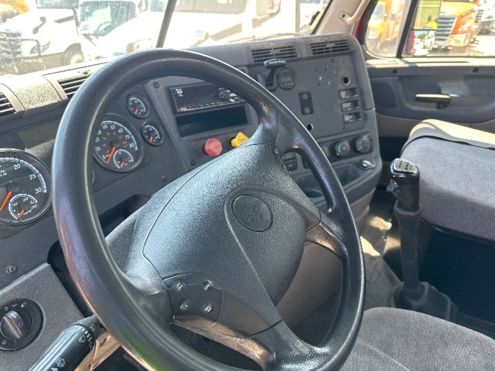 Day Cab Tractor-Heavy Duty Tractors-Freightliner-2019-Cascadia 12564ST-Birmingham-AL-337,858\n\t\tmiles-$ 41,250 - Image 10