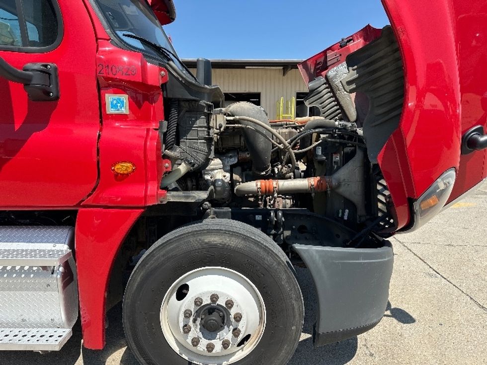 Day Cab Tractor-Heavy Duty Tractors-Freightliner-2019-Cascadia 12564ST-Birmingham-AL-337,858\n\t\tmiles-$ 41,250 - Image 15