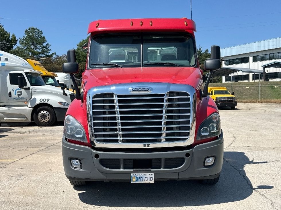 Day Cab Tractor-Heavy Duty Tractors-Freightliner-2019-Cascadia 12564ST-Birmingham-AL-337,858\n\t\tmiles-$ 41,250 - Image 2