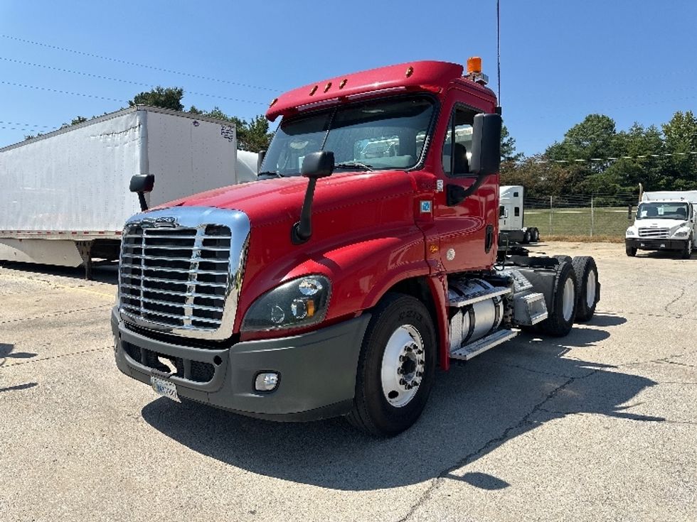 Day Cab Tractor-Heavy Duty Tractors-Freightliner-2019-Cascadia 12564ST-Birmingham-AL-337,858\n\t\tmiles-$ 41,250 - Image 3