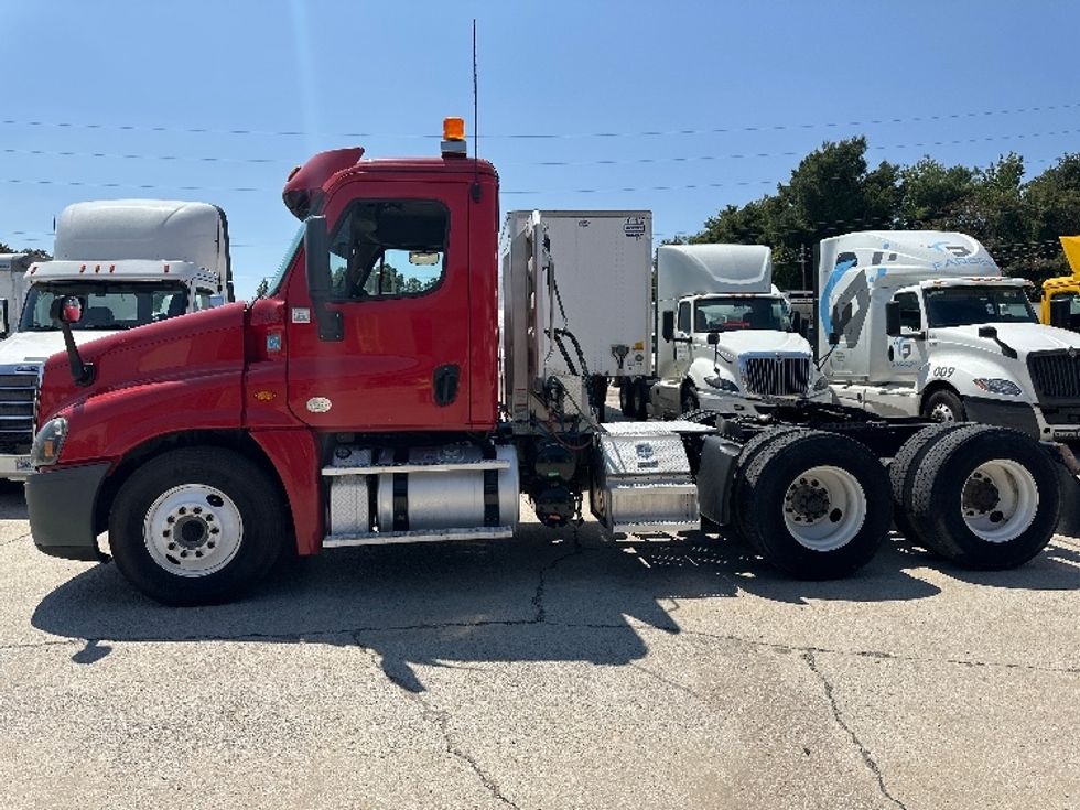 Day Cab Tractor-Heavy Duty Tractors-Freightliner-2019-Cascadia 12564ST-Birmingham-AL-337,858\n\t\tmiles-$ 41,250 - Image 4