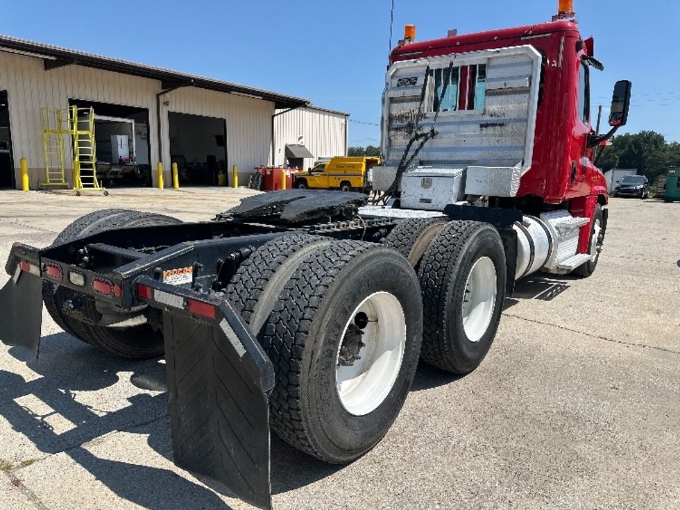 Day Cab Tractor-Heavy Duty Tractors-Freightliner-2019-Cascadia 12564ST-Birmingham-AL-337,858\n\t\tmiles-$ 41,250 - Image 7
