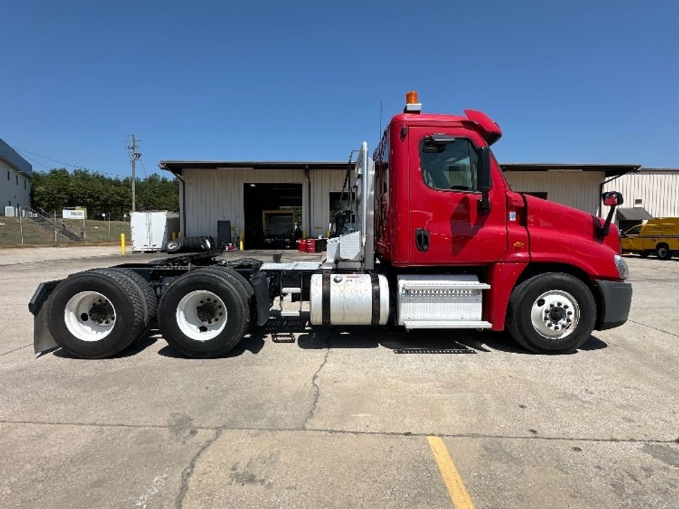 Day Cab Tractor-Heavy Duty Tractors-Freightliner-2019-Cascadia 12564ST-Birmingham-AL-337,858\n\t\tmiles-$ 41,250 - Image 8