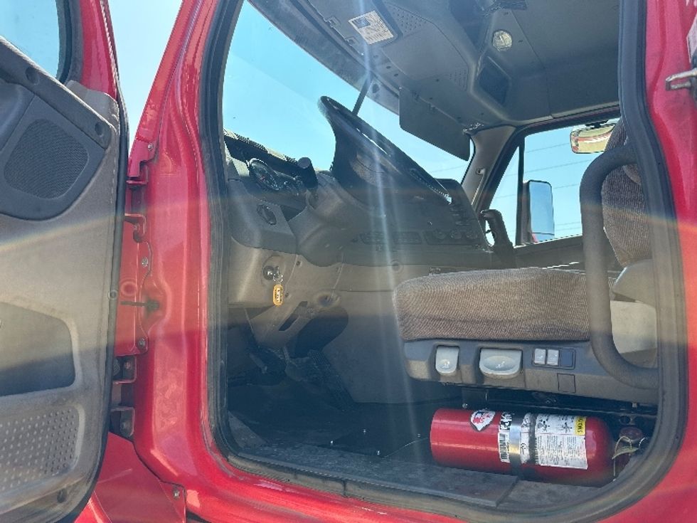 Day Cab Tractor-Heavy Duty Tractors-Freightliner-2019-Cascadia 12564ST-Birmingham-AL-337,858\n\t\tmiles-$ 41,250 - Image 9