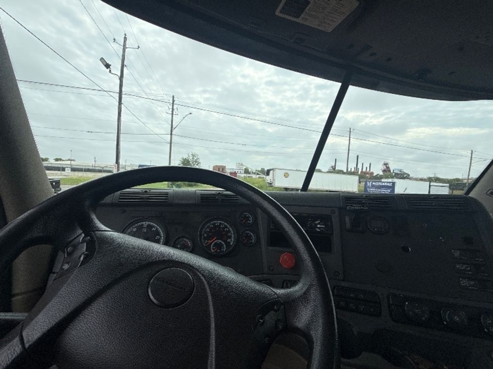 Day Cab Tractor-Heavy Duty Tractors-Freightliner-2019-Cascadia 12564ST-Birmingham-AL-381,620\n\t\tmiles-$ 38,750 - Image 10