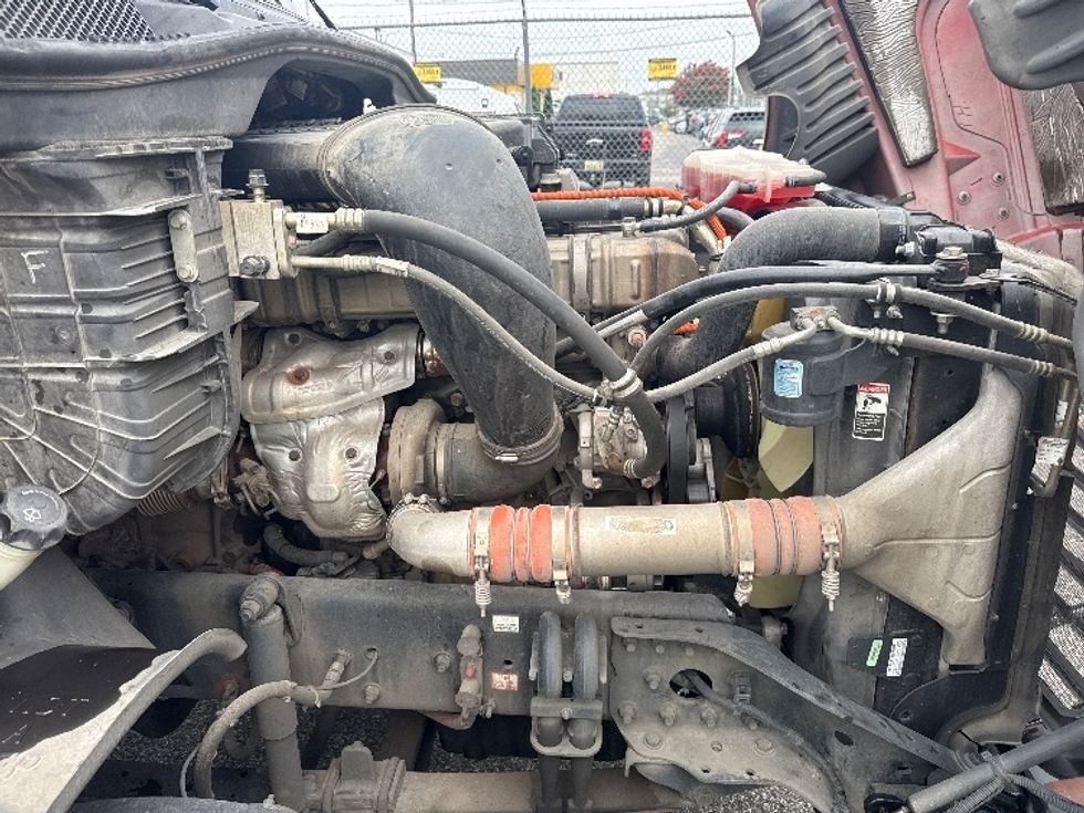 Day Cab Tractor-Heavy Duty Tractors-Freightliner-2019-Cascadia 12564ST-Birmingham-AL-381,620\n\t\tmiles-$ 38,750 - Image 14