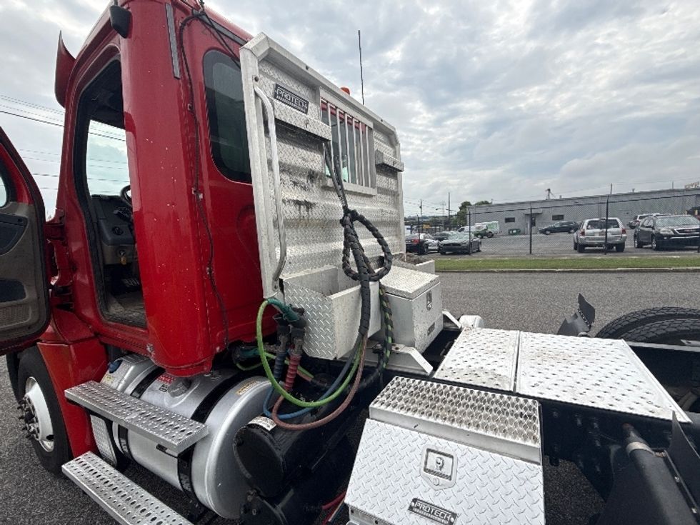 Day Cab Tractor-Heavy Duty Tractors-Freightliner-2019-Cascadia 12564ST-Birmingham-AL-381,620\n\t\tmiles-$ 38,750 - Image 16