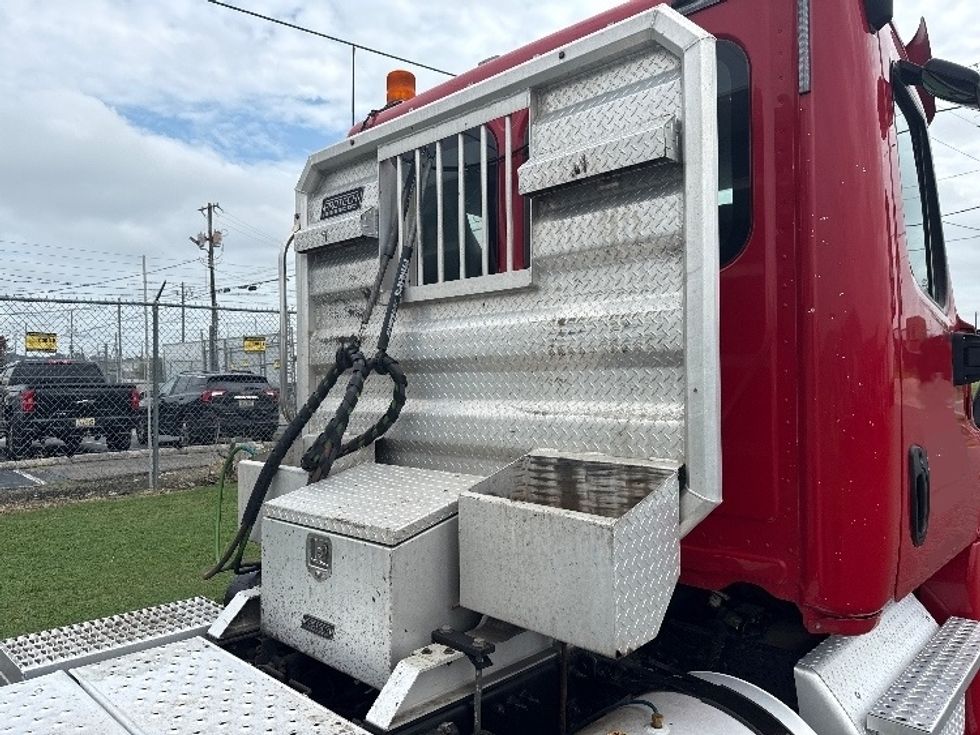 Day Cab Tractor-Heavy Duty Tractors-Freightliner-2019-Cascadia 12564ST-Birmingham-AL-381,620\n\t\tmiles-$ 38,750 - Image 17