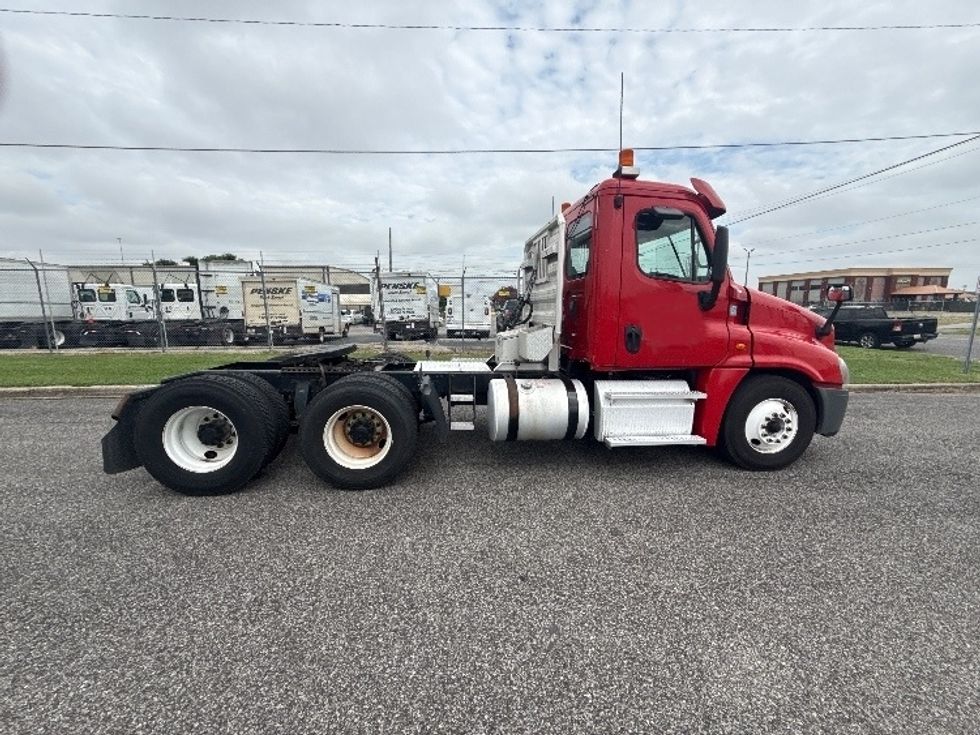 Day Cab Tractor-Heavy Duty Tractors-Freightliner-2019-Cascadia 12564ST-Birmingham-AL-381,620\n\t\tmiles-$ 38,750 - Image 18