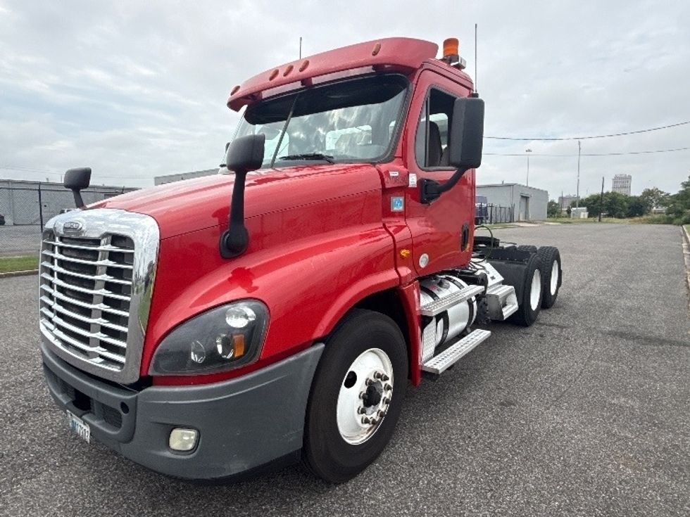 Day Cab Tractor-Heavy Duty Tractors-Freightliner-2019-Cascadia 12564ST-Birmingham-AL-381,620\n\t\tmiles-$ 38,750 - Image 3