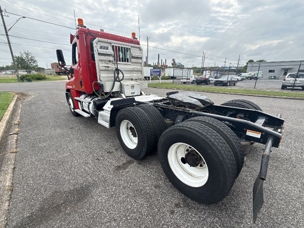 Day Cab Tractor-Heavy Duty Tractors-Freightliner-2019-Cascadia 12564ST-Birmingham-AL-381,620\n\t\tmiles-$ 38,750 - Image 5
