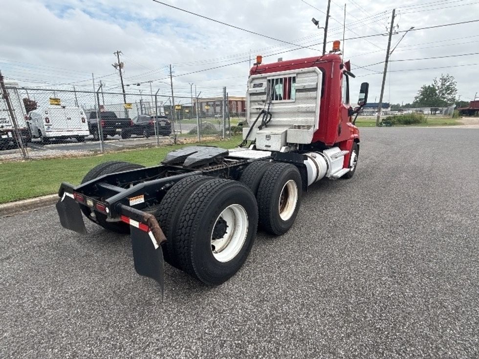 Day Cab Tractor-Heavy Duty Tractors-Freightliner-2019-Cascadia 12564ST-Birmingham-AL-381,620\n\t\tmiles-$ 38,750 - Image 7