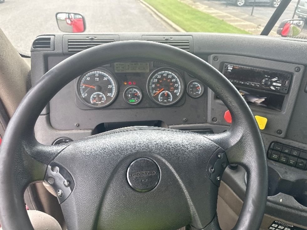 Day Cab Tractor-Heavy Duty Tractors-Freightliner-2019-Cascadia 12564ST-Birmingham-AL-393,266\n\t\tmiles-$ 38,000 - Image 11