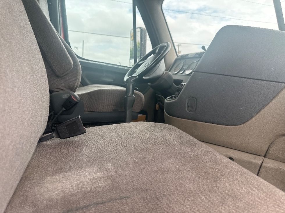 Day Cab Tractor-Heavy Duty Tractors-Freightliner-2019-Cascadia 12564ST-Birmingham-AL-393,266\n\t\tmiles-$ 38,000 - Image 14