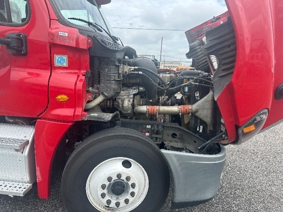 Day Cab Tractor-Heavy Duty Tractors-Freightliner-2019-Cascadia 12564ST-Birmingham-AL-393,266\n\t\tmiles-$ 38,000 - Image 15