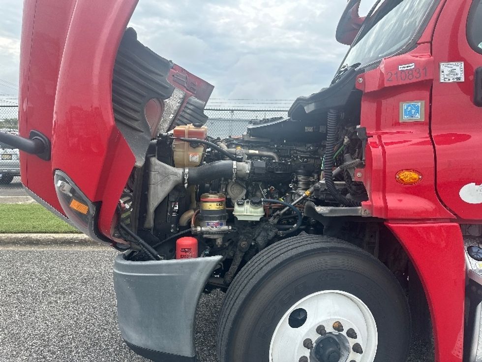 Day Cab Tractor-Heavy Duty Tractors-Freightliner-2019-Cascadia 12564ST-Birmingham-AL-393,266\n\t\tmiles-$ 38,000 - Image 16