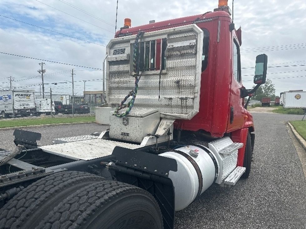 Day Cab Tractor-Heavy Duty Tractors-Freightliner-2019-Cascadia 12564ST-Birmingham-AL-393,266\n\t\tmiles-$ 38,000 - Image 18