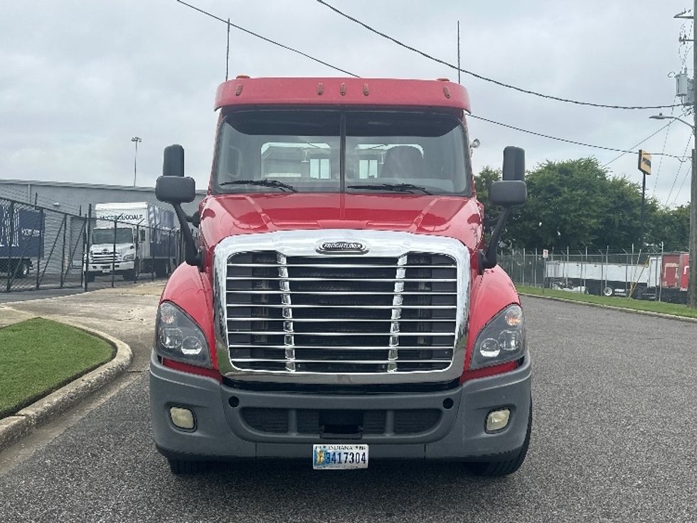 Day Cab Tractor-Heavy Duty Tractors-Freightliner-2019-Cascadia 12564ST-Birmingham-AL-393,266\n\t\tmiles-$ 38,000 - Image 2