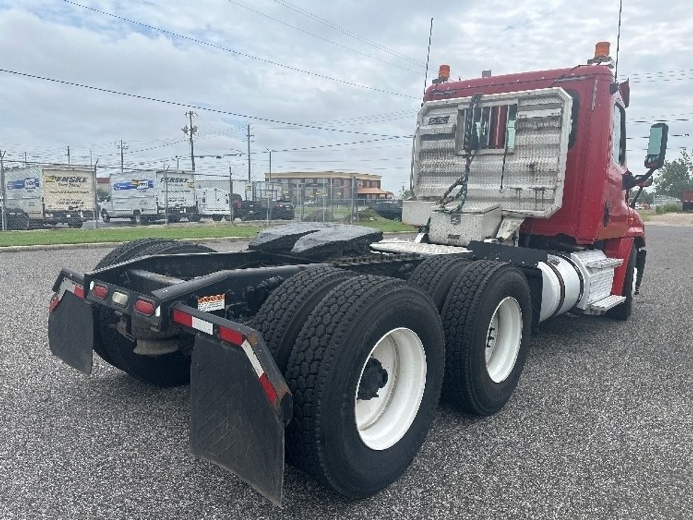 Day Cab Tractor-Heavy Duty Tractors-Freightliner-2019-Cascadia 12564ST-Birmingham-AL-393,266\n\t\tmiles-$ 38,000 - Image 7