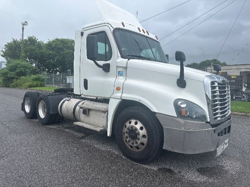 Day Cab Tractor-Heavy Duty Tractors-Freightliner-2019-Cascadia 12564ST-Birmingham-AL-444,915\n\t\tmiles-$ 42,250 - Image 1