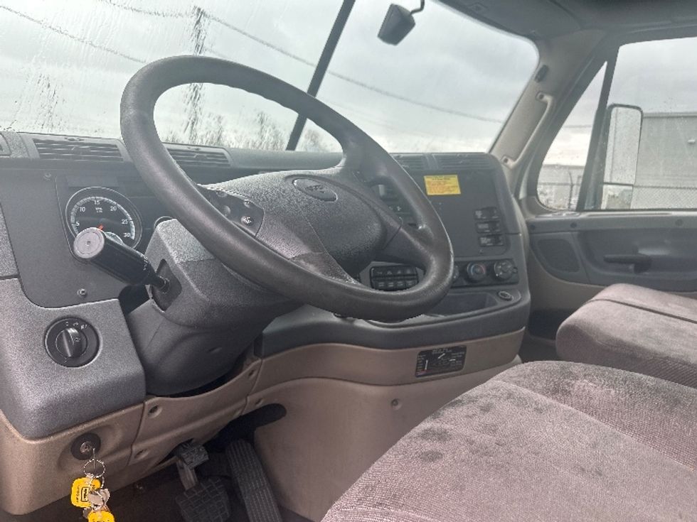 Day Cab Tractor-Heavy Duty Tractors-Freightliner-2019-Cascadia 12564ST-Birmingham-AL-444,915\n\t\tmiles-$ 42,250 - Image 10