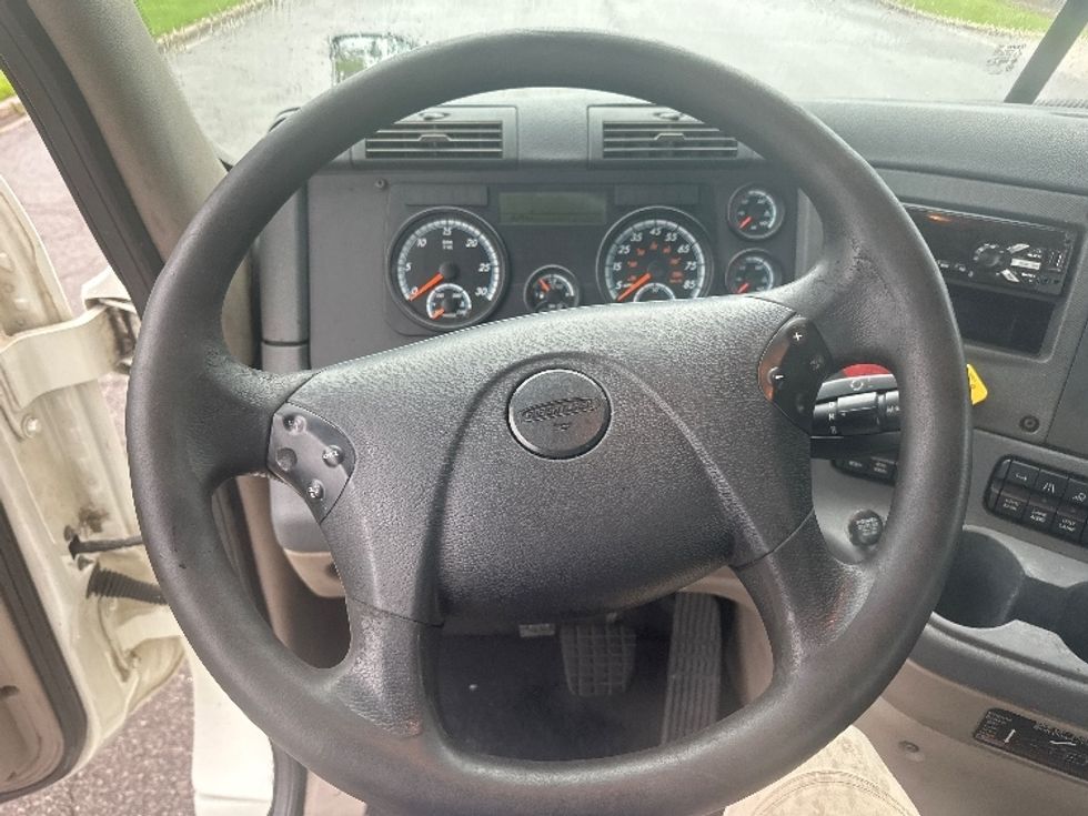 Day Cab Tractor-Heavy Duty Tractors-Freightliner-2019-Cascadia 12564ST-Birmingham-AL-444,915\n\t\tmiles-$ 42,250 - Image 11