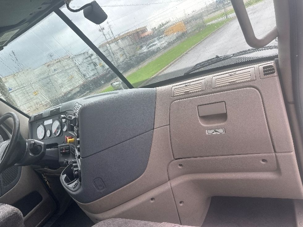 Day Cab Tractor-Heavy Duty Tractors-Freightliner-2019-Cascadia 12564ST-Birmingham-AL-444,915\n\t\tmiles-$ 42,250 - Image 13