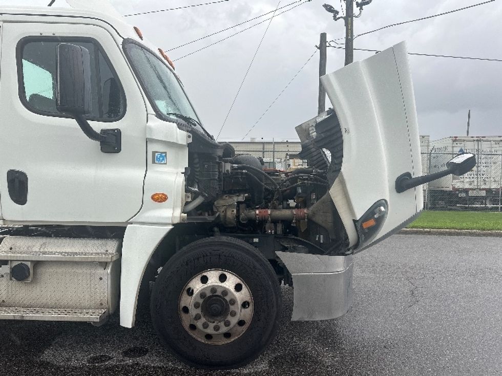 Day Cab Tractor-Heavy Duty Tractors-Freightliner-2019-Cascadia 12564ST-Birmingham-AL-444,915\n\t\tmiles-$ 42,250 - Image 15