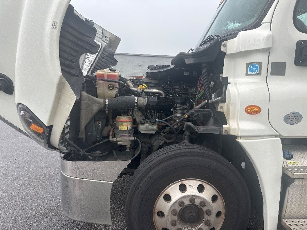 Day Cab Tractor-Heavy Duty Tractors-Freightliner-2019-Cascadia 12564ST-Birmingham-AL-444,915\n\t\tmiles-$ 42,250 - Image 16