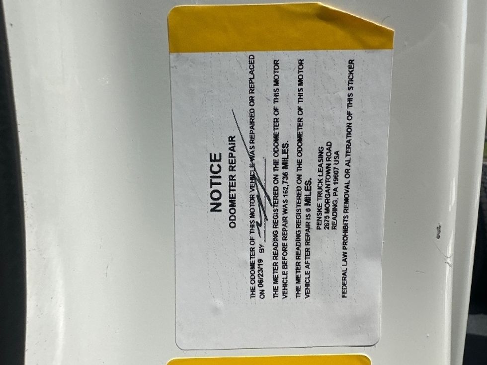 Day Cab Tractor-Heavy Duty Tractors-Freightliner-2019-Cascadia 12564ST-Birmingham-AL-444,915\n\t\tmiles-$ 42,250 - Image 19