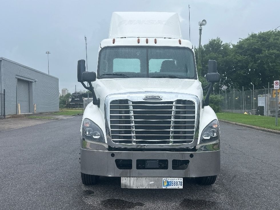 Day Cab Tractor-Heavy Duty Tractors-Freightliner-2019-Cascadia 12564ST-Birmingham-AL-444,915\n\t\tmiles-$ 42,250 - Image 2