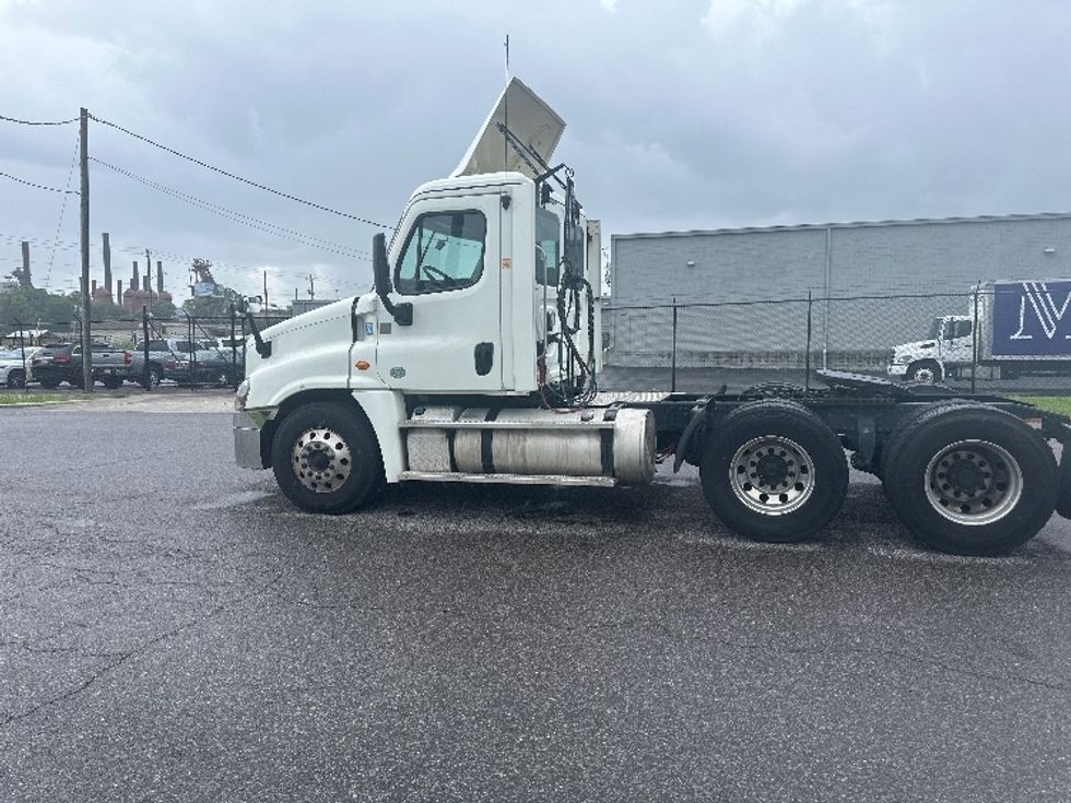 Day Cab Tractor-Heavy Duty Tractors-Freightliner-2019-Cascadia 12564ST-Birmingham-AL-444,915\n\t\tmiles-$ 42,250 - Image 4