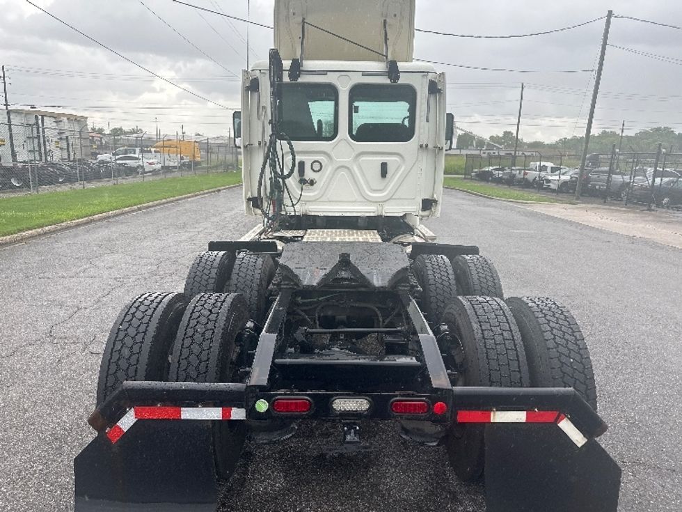Day Cab Tractor-Heavy Duty Tractors-Freightliner-2019-Cascadia 12564ST-Birmingham-AL-444,915\n\t\tmiles-$ 42,250 - Image 6