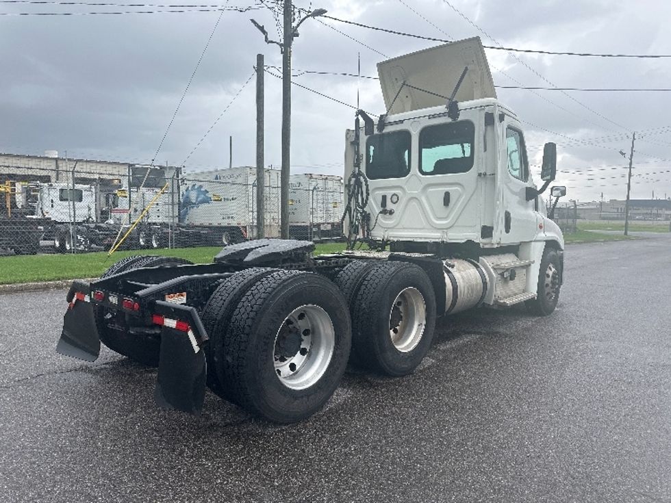 Day Cab Tractor-Heavy Duty Tractors-Freightliner-2019-Cascadia 12564ST-Birmingham-AL-444,915\n\t\tmiles-$ 42,250 - Image 7
