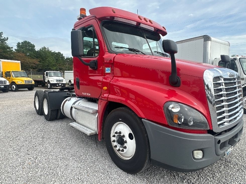Day Cab Tractor-Heavy Duty Tractors-Freightliner-2019-Cascadia 12564ST-Birmingham-AL-467,971\n\t\tmiles-$ 34,000 - Image 1